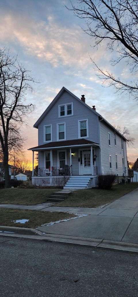 Photo of 705 N Milwaukee St, Port Washington, WI 53074 (MLS # 1903513)