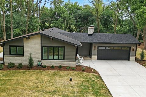 Photo of 5616 W Cairdel Ln, Mequon, WI 53092 (MLS # 1930029)