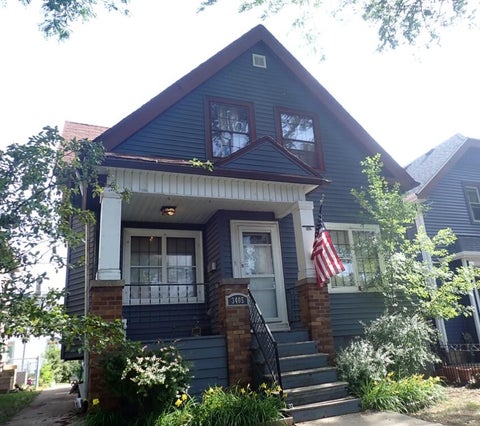Photo of 3405 W Hayes Ave, Milwaukee, WI 53215 (MLS # 1974419)