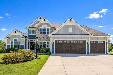 Photo of 8955 W Highlander Dr, Mequon, WI 53097 (MLS # 1953600)