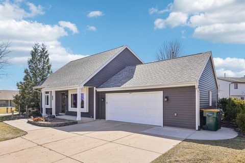 Photo of 8603 S Melrose Dr, Oak Creek, WI 53154 (MLS # 1955039)