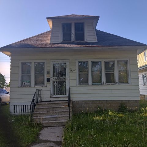 Photo of 1420 W Congress St, Milwaukee, WI 53209 (MLS # 1964715)