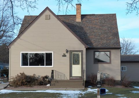 Photo of 3606 Division St, Manitowoc, WI 54220 (MLS # 1947063)