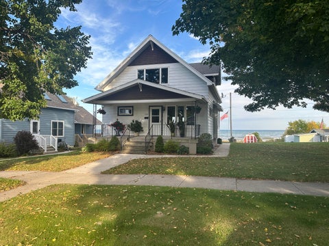 Photo of 1723 S 7th St, Sheboygan, WI 53081 (MLS # 1983826)