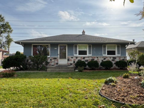 Photo of 8225 W Waterford Ave, Greenfield, WI 53220 (MLS # 1986338)