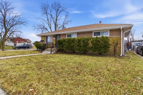 Photo of 10325 W Silver Spring Dr, Milwaukee, WI 53225 (MLS # 1956282)