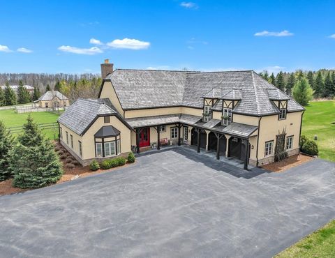 Photo of 10475 W Hawthorne Rd, Mequon, WI 53097 (MLS # 1915957)