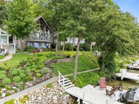 Photo of 4 Dartmouth Rd, Williams Bay, WI 53191 (MLS # 1954346)