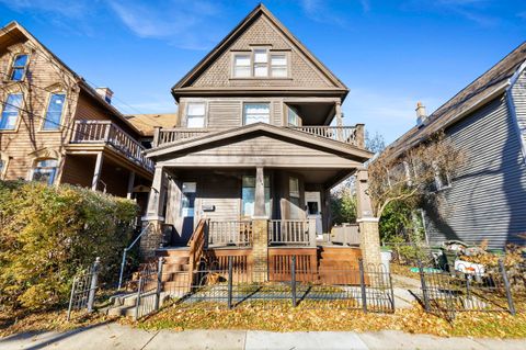 Photo of 1138 E Hamilton St, Milwaukee, WI 53202 (MLS # 1943583)