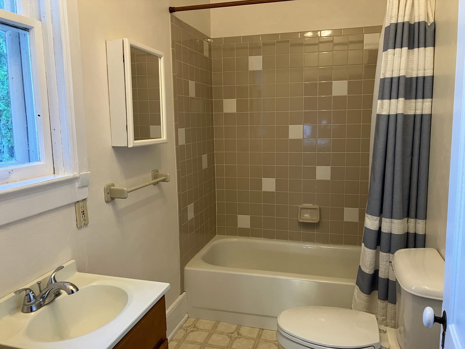 Kewaunee, Wisconsin 54216, United States, 4 Bedrooms Bedrooms, ,1 BathroomBathrooms,Residential,Active,224247