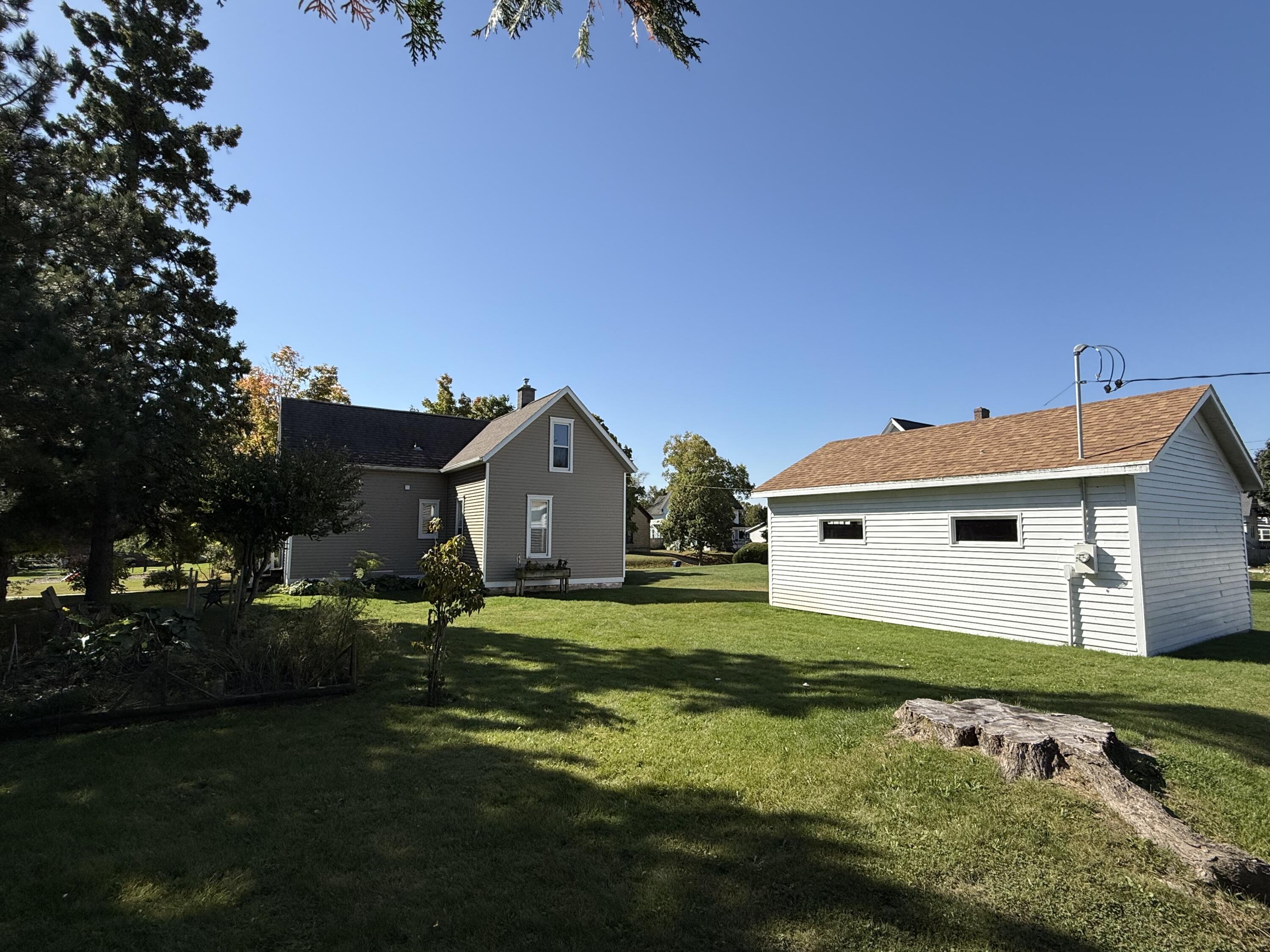 Kewaunee, Wisconsin 54216, United States, 4 Bedrooms Bedrooms, ,1 BathroomBathrooms,Residential,Active,224247