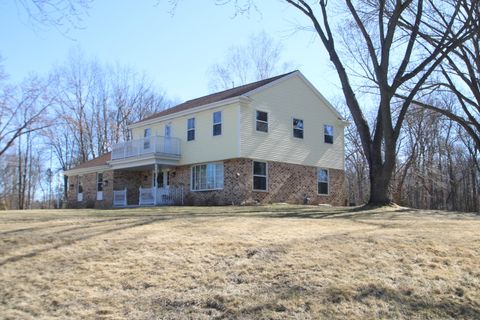 Photo of N67W30777 Swallow Ln, Merton, WI 53029 (MLS # 1955264)