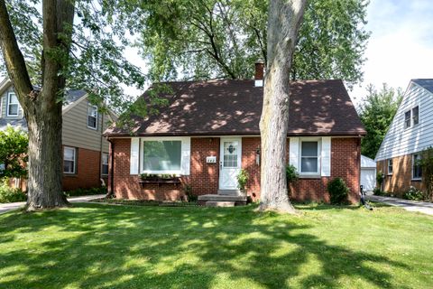 Photo of 541 N 104th St, Wauwatosa, WI 53226 (MLS # 1931419)
