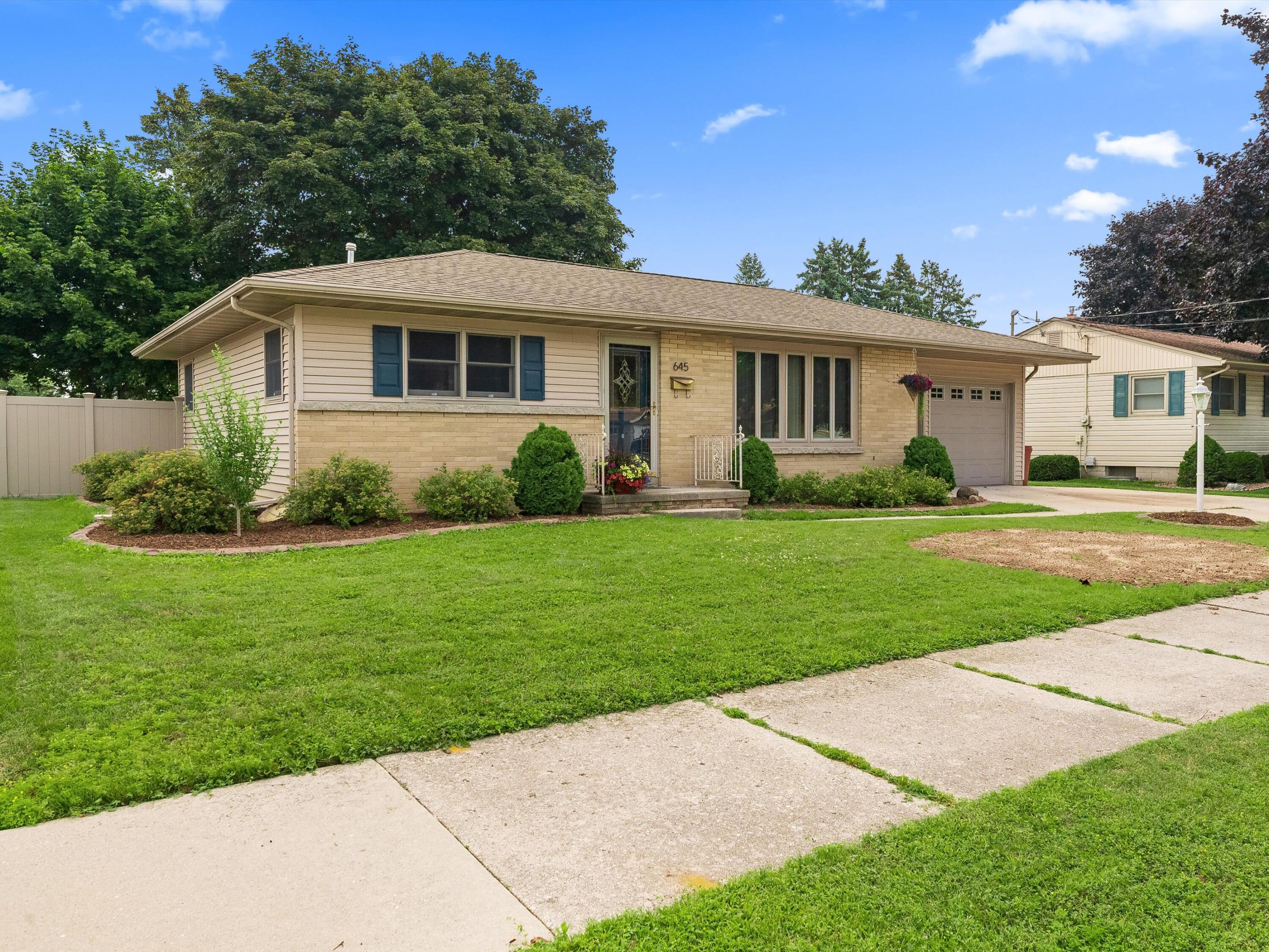 Manitowoc, Wisconsin 54220, United States, 3 Bedrooms Bedrooms, ,2 BathroomsBathrooms,Residential,Active,179381