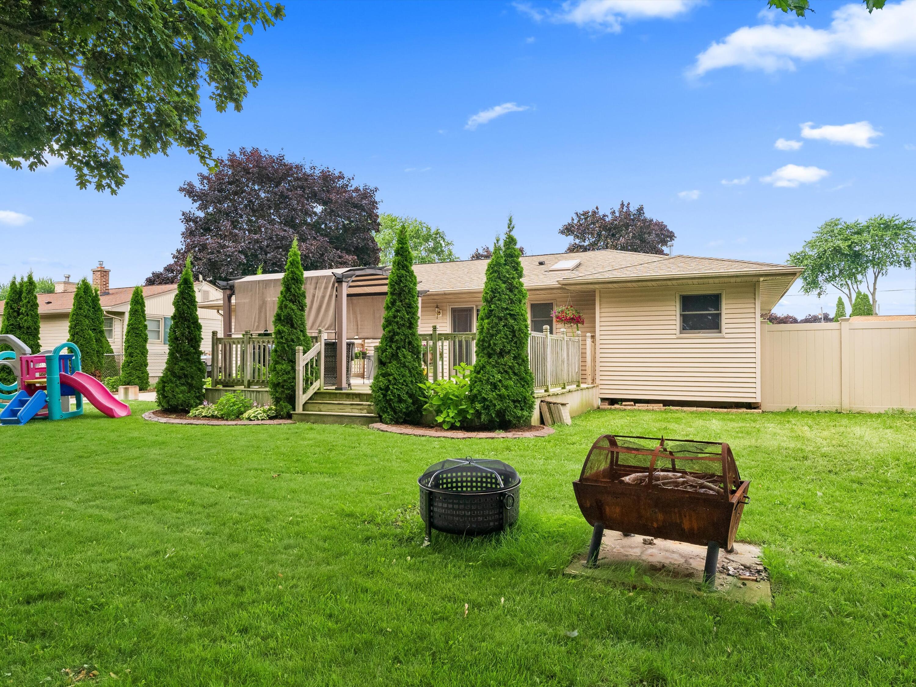 Manitowoc, Wisconsin 54220, United States, 3 Bedrooms Bedrooms, ,2 BathroomsBathrooms,Residential,Active,179381