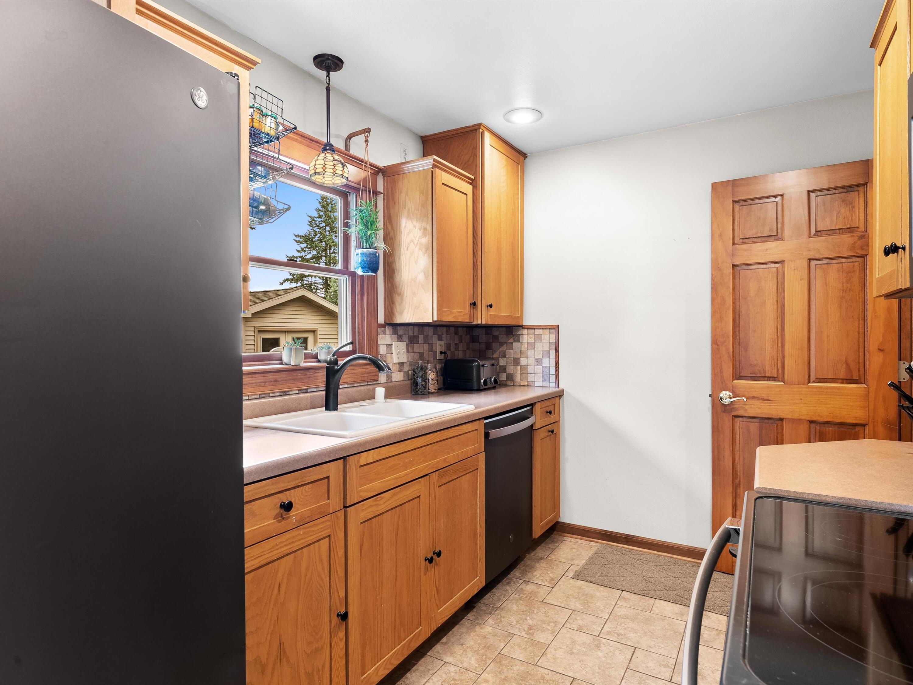 Manitowoc, Wisconsin 54220, United States, 3 Bedrooms Bedrooms, ,2 BathroomsBathrooms,Residential,Active,179381