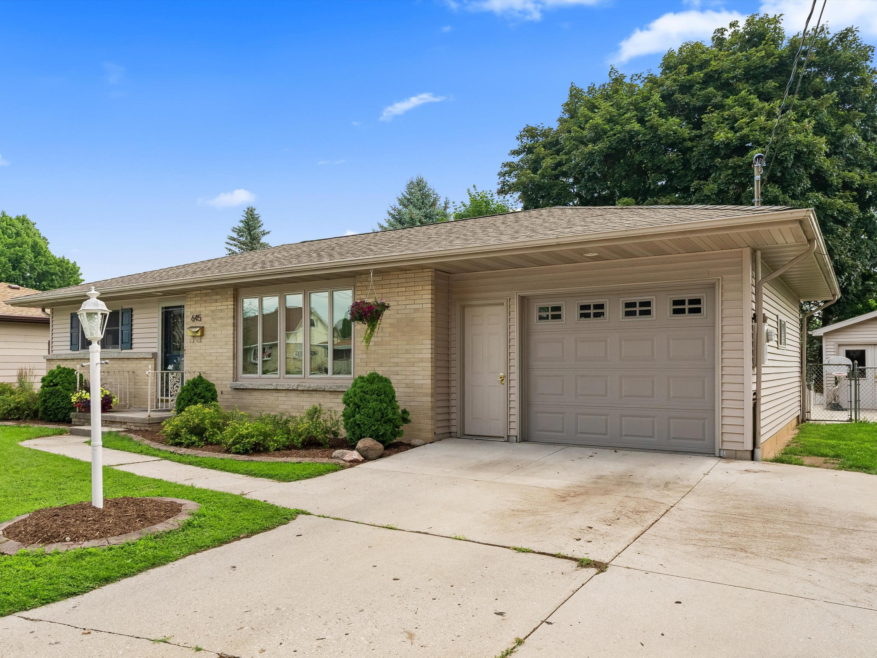 Manitowoc, Wisconsin 54220, United States, 3 Bedrooms Bedrooms, ,2 BathroomsBathrooms,Residential,Active,179381