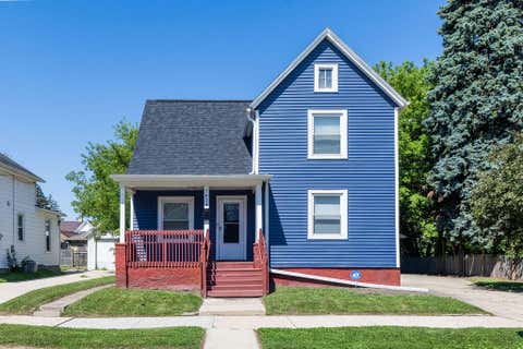 Photo of 1614 Saint Clair St, Racine, WI 53402 (MLS # 1973887)