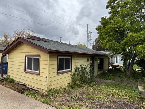 Photo of 4121 S 10th St, Milwaukee, WI 53221 (MLS # 1940376)