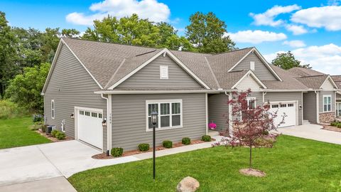 Photo of 7686 W Park Circle Way, Franklin, WI 53132 (MLS # 1932539)