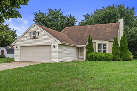 Photo of 3950 W Minnesota Ave, Franklin, WI 53132 (MLS # 1979625)