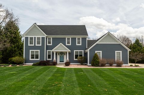 Photo of 612 Hunters Crossing S -, Slinger, WI 53086 (MLS # 1959732)