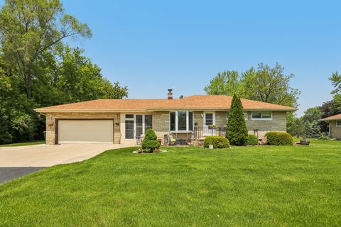 Photo of 1406 E Oakwood Rd, Oak Creek, WI 53154 (MLS # 1921021)