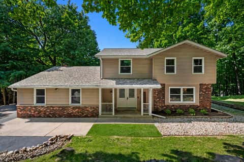 Photo of S9W31422 Irwin Ct, Delafield, WI 53183 (MLS # 1976759)