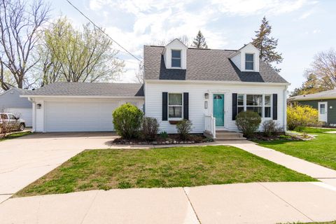 Photo of 511 Garland St E, West Salem, WI 54669 (MLS # 1959205)