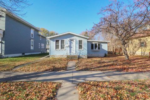 Photo of 231 Avon St, La Crosse, WI 54603 (MLS # 1944301)