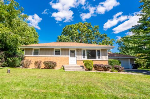 Photo of 14406 W Dakota St, New Berlin, WI 53151 (MLS # 1932908)