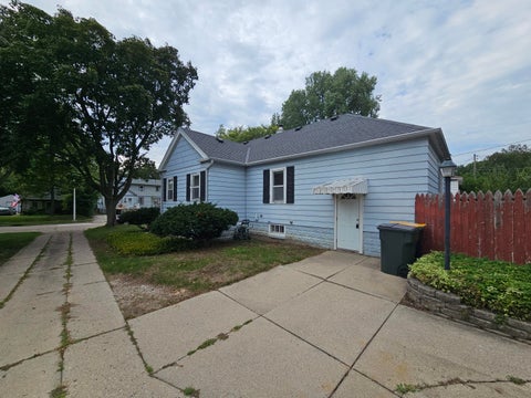 Photo of 640 S 104th St, West Allis, WI 53214 (MLS # 1979264)