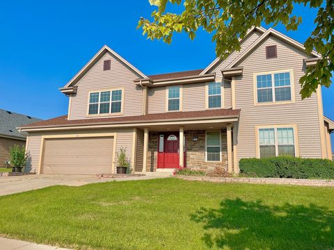 Photo of 24 Rushmore Ln, Hartford, WI 53027 (MLS # 1940087)