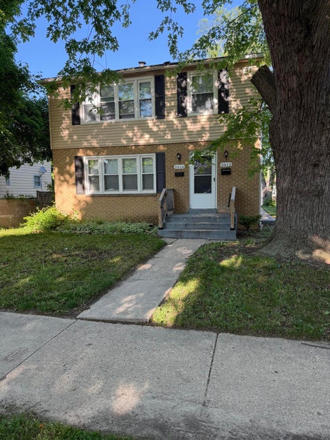 Photo of 5912-5914 N 70th St, Milwaukee, WI 53218 (MLS # 1965998)