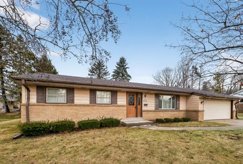 Photo of N90W18248 Lambs Ln, Menomonee Falls, WI 53051 (MLS # 1946754)
