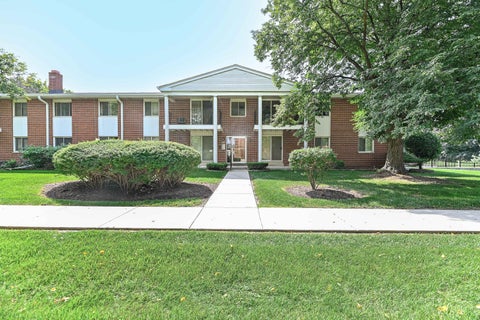 Photo of 6183 W Howard Ave, Greenfield, WI 53220 (MLS # 1978957)