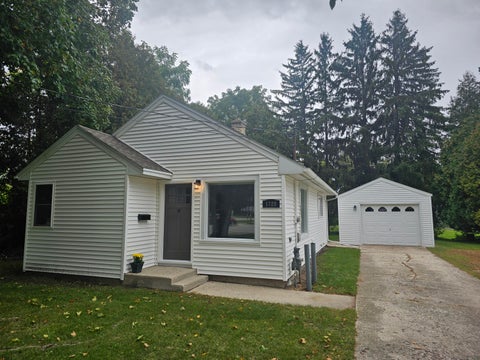 Photo of 1720 Menasha Ave, Manitowoc, WI 54220 (MLS # 1981342)