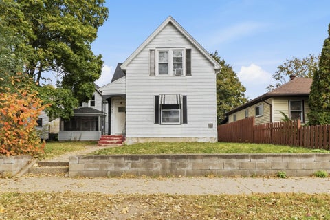 Photo of 1725 Mississippi St, La Crosse, WI 54601 (MLS # 1985556)