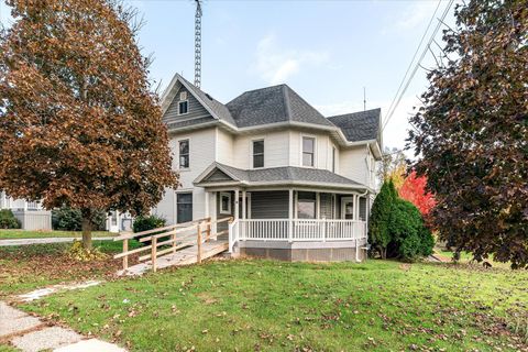 Photo of 400 N Main St, Patch Grove, WI 53817 (MLS # 1941899)