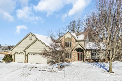 Photo of N65W15278 Blue Heron Dr, Menomonee Falls, WI 53051 (MLS # 1948647)