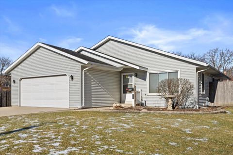 Photo of 816 16th Ave, Union Grove, WI 53182 (MLS # 1947391)