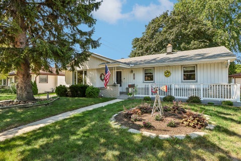 Photo of 5619 S Illinois Ave, Cudahy, WI 53110 (MLS # 1980592)
