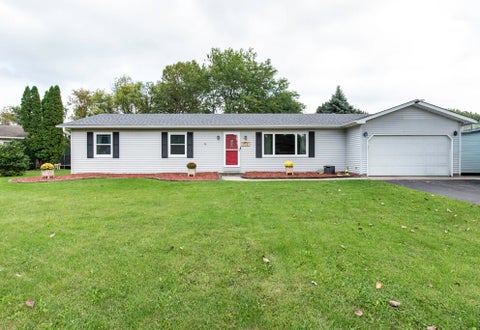 Photo of 713 Eisenhower Ct, Twin Lakes, WI 53181 (MLS # 1980188)