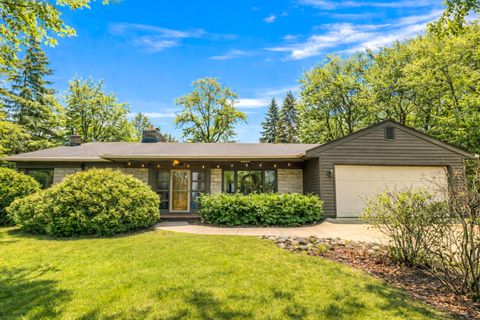 Photo of 923 W Montclaire Ave, Glendale, WI 53217 (MLS # 1953693)