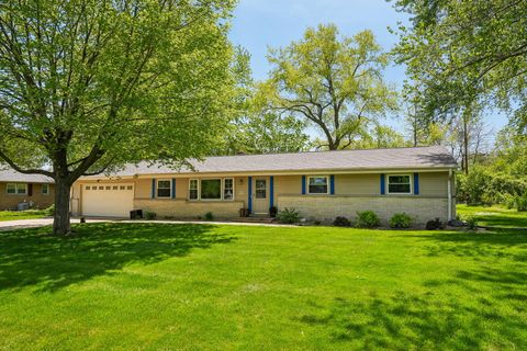 Photo of N50W17803 Greenview Ave, Menomonee Falls, WI 53051 (MLS # 1962997)