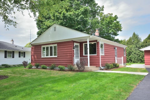 Photo of 3122 W Rochelle Ave, Glendale, WI 53209 (MLS # 1977220)