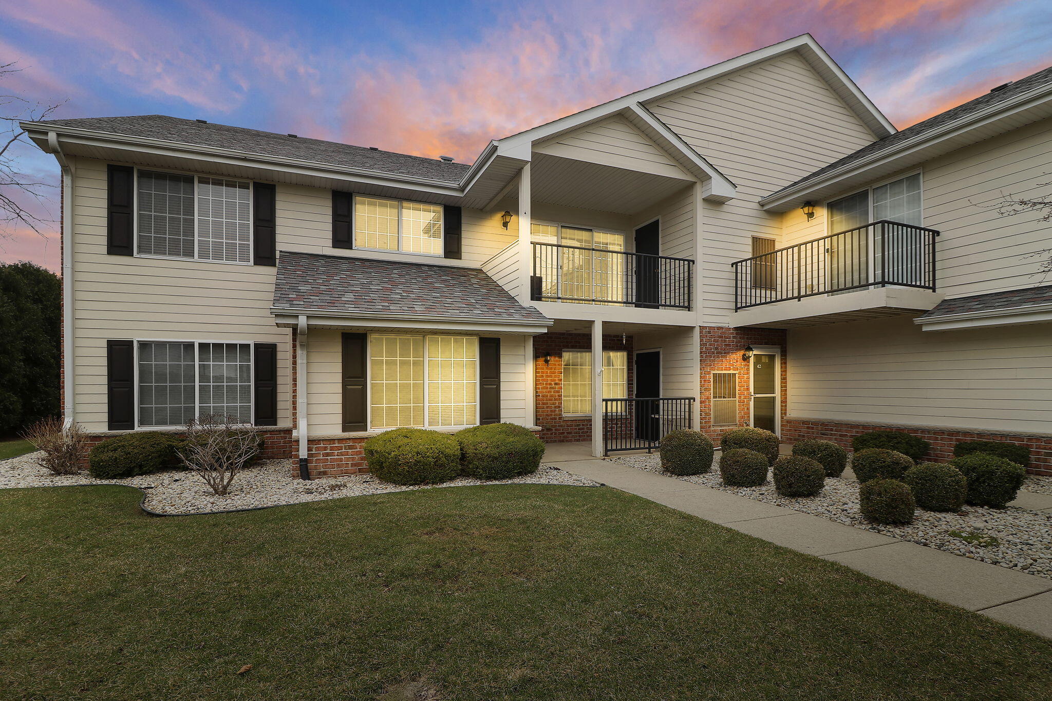 Kenosha, Wisconsin 53140, United States, 3 Bedrooms Bedrooms, ,2 BathroomsBathrooms,Residential,Pending,100843