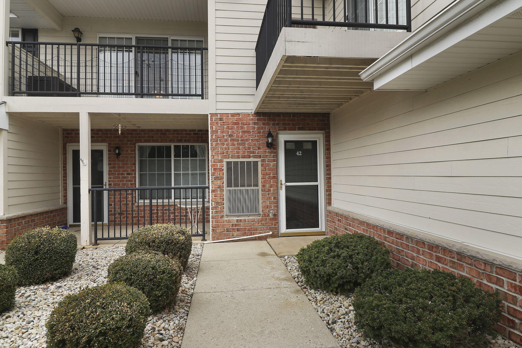 Kenosha, Wisconsin 53140, United States, 3 Bedrooms Bedrooms, ,2 BathroomsBathrooms,Residential,Pending,100843