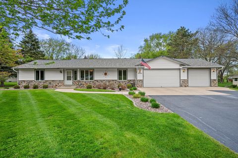Photo of N65W28580 Fairlane Dr, Merton, WI 53029 (MLS # 1962055)