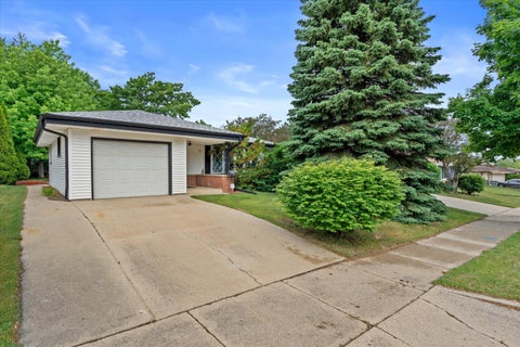 Photo of 5661 S 24th St, Milwaukee, WI 53221 (MLS # 1966363)